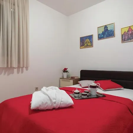 Three-bedroom In Duboka 公寓 克勒克