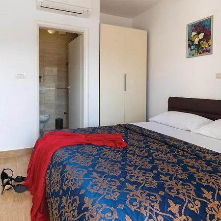 Three-bedroom In Duboka *