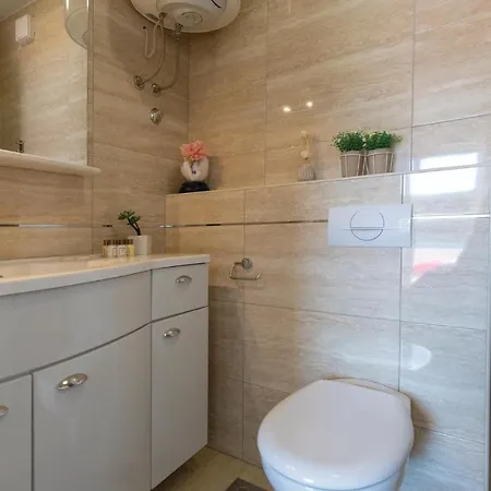 Three-bedroom In Duboka * Klek